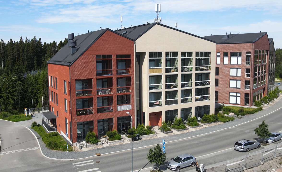 Kerrostaloja Lamminrahkan Rissonkadulla