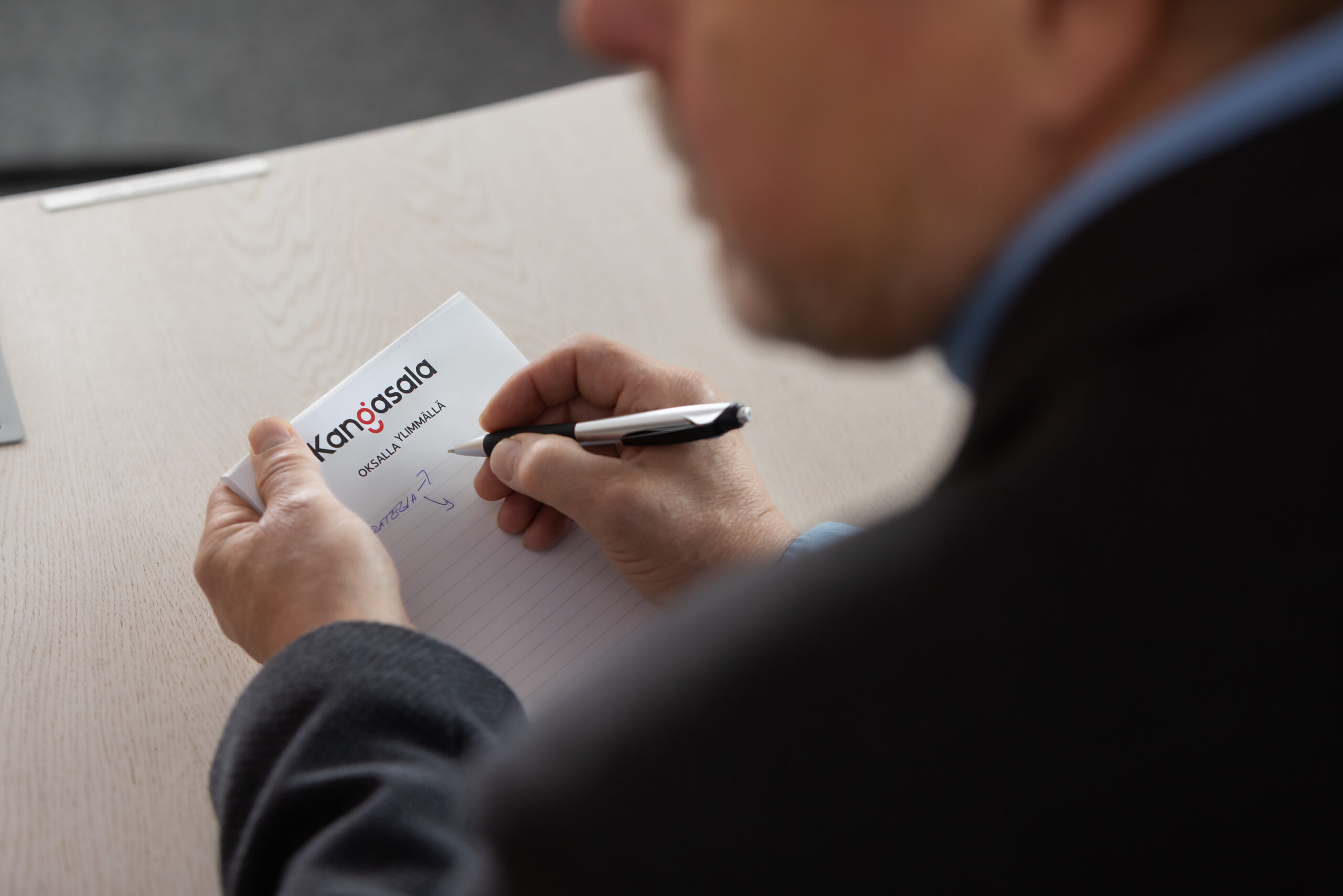 Muistiinpanojen tekoa.